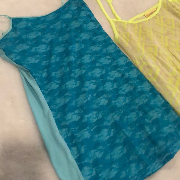2 Tank tops - Picture 3 of 4